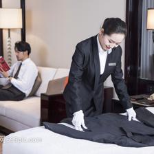 酒店服務中的細節(jié)藝術 專業(yè)疊衣與攝影服務的融合體驗