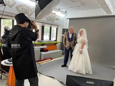 為歲月留影，讓愛永駐——社區(qū)公益攝影定格老人幸福時光